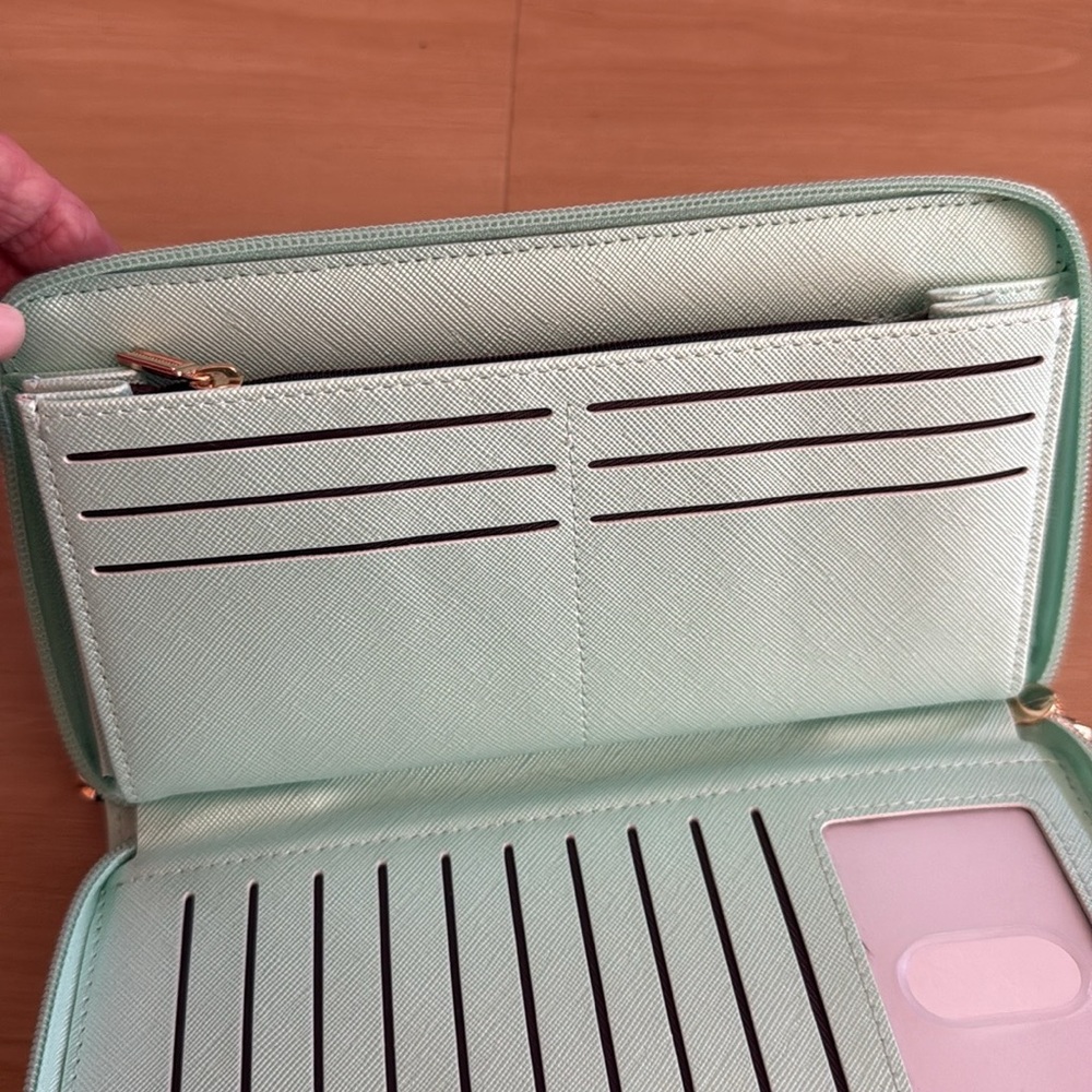 NWOT WOMEN WRISTLET CLUTCH HANDBAG PURSE MINT GREEN FAUX LEATHER WRIST STRAP - Picture 3 of 6